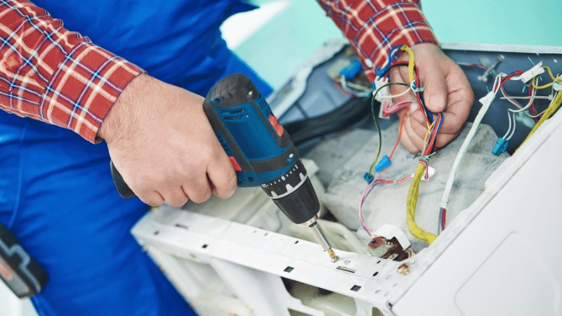 Kula Hitachi Hitachi çamaşır makinesi kart tamiri – Su almama arızası orijinal parça ile giderildi. - Teknik servis örneği